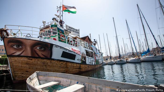   Freedom flotilla bowl in Palermo (print alliance / Pacific Press / A. Melita) 