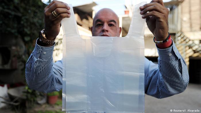 Global Ideas Chile wasserlösliche Plastiktüten (Reuters/I. Alvarado)