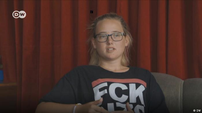 DW Videostill Aktivistin Elin Ersson verteidigt Protestaktion (DW)