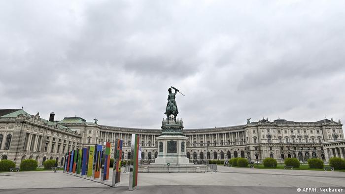 An empty Hofburg in Vienna (AFP/H. Neubauer)