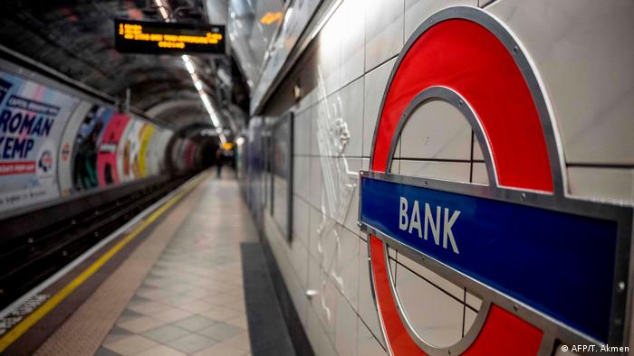 An empty London tube station (AFP/T. Akmen)