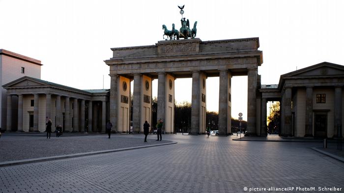Brandenburg Gate (picture-alliance/AP Photo/M. Schreiber)