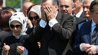 Srebrenica Gedenken Trauer SärgeRecep Tayyip Erdogan (AP)