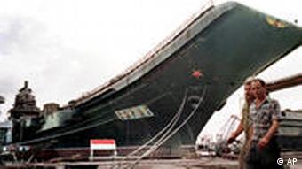 Варяг у порту Миколаєва. Архівне фото, 1997 р.