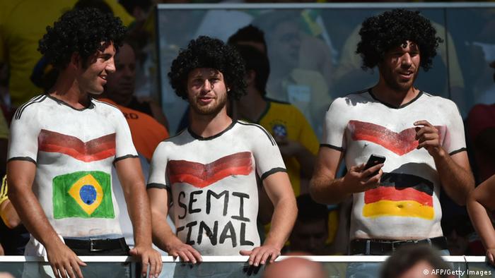 Navijači s njemačkom i brazilskom zastavom na majici