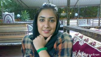 آتنا فرقدانی ابتدا به ۱۲ سال و پس از تجدیدنظر به ۱۸ ماه زندان محکوم شد