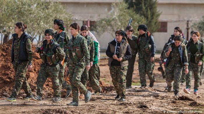 Бойцы Отрядов народной самообороны в сирийском Курдистане