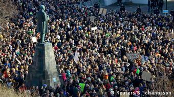 Island Proteste gegen Premierminister Gunnlaugson