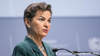 UNFCCC head Christiana Figueres giving an address at the Bonn Climate Conference (Photo: picture-alliance/dpa/M. Hitij)