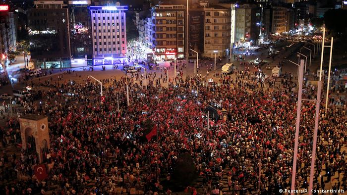 Erdogan supporters demonstrate in Istanbul