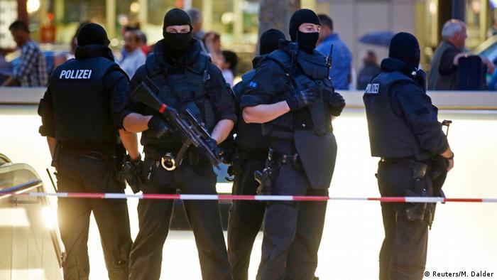 Police attend Munich shooting