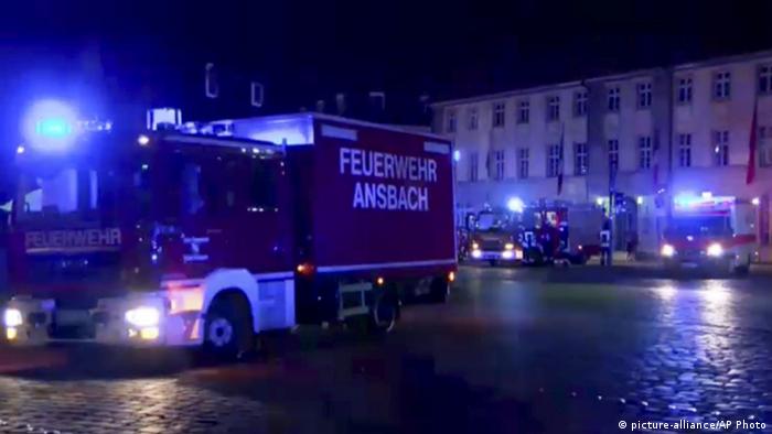 Fire engine in Ansbach after the explosion
picture-alliance/AP Photo