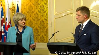Theresa May (left) speaks with Robert Fico
(c) Getty Images/AFP/S. Kubani