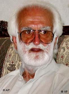 Anti-government Baluch tribal leader Nawab Akbar Bugti talks to reporters in this March 22, 2005 file photo at his hometown in Dera Bugti, Pakistan
(AP Photo/Mohammad Farooq/File)