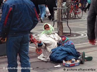 Roma with child begging in Berlin