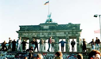 Berlin Mauer Jahrestag (AP)