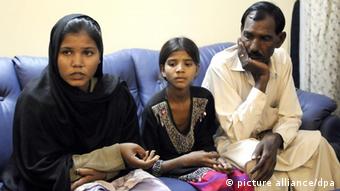 Familie von Asia Bibi Pakistan (picture alliance/dpa)