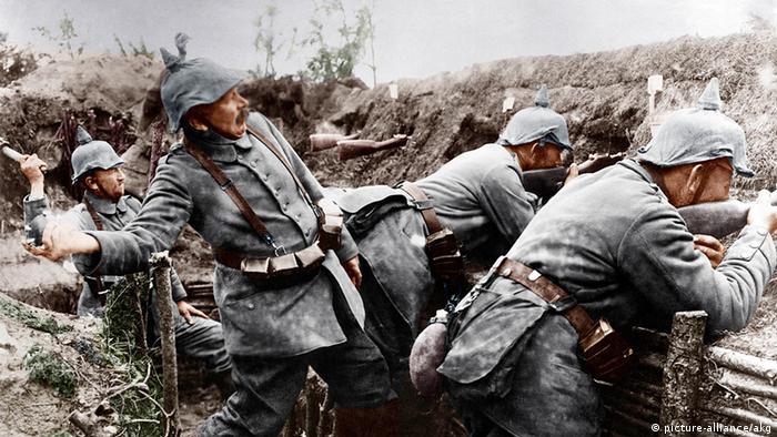 Deutschland Russland Geschichte Erster Weltkrieg deutsche Soldaten im Schützengraben (picture-alliance/akg)