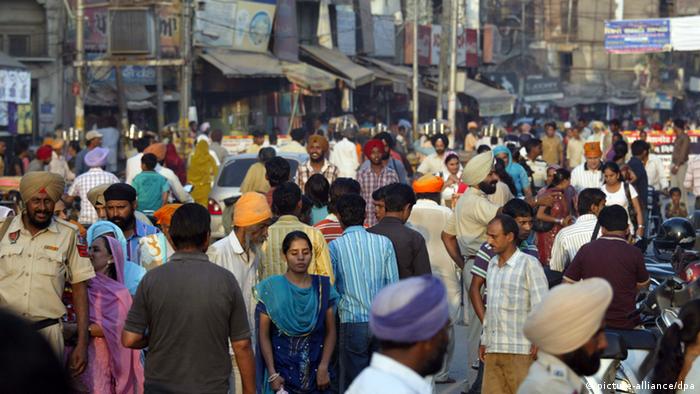 Indien Straßenszene Amritsar (picture-alliance/dpa)