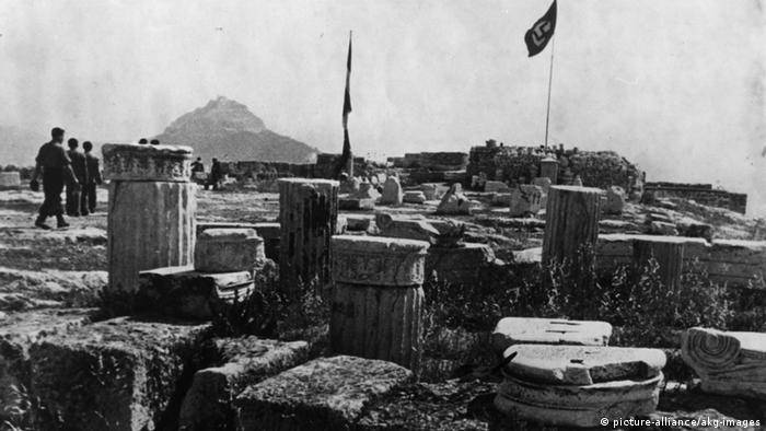 Griechenland Hakenkreuzfahne Akropolis 1941 (picture-alliance/akg-images)