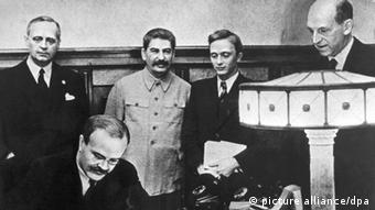 Подписание пакта Молотова-Риббентропа в Москве, 24 августа 1939 года