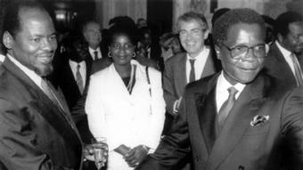 Friedensvertrag beendet Bürgerkrieg in Mosambik