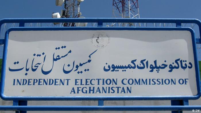Schild der afghanischen Wahlkommission (DW)