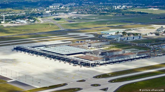 Flughafen Berlin Brandenburg Airport Willy Brandt pixel