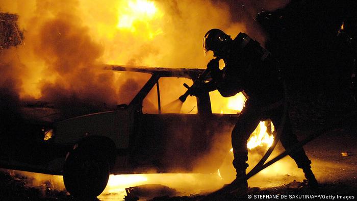 Firefighter putting out fire in car (STEPHANE DE SAKUTIN/AFP/Getty Images)