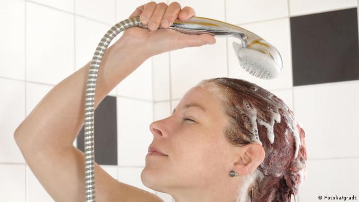 Symbolbild duschen Dusche Haare waschen (Fotolia/gradt)