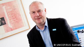 Ο Ρούντι Τάρνεντεν από τη UNICEF επισημαίνει ελλείψεις