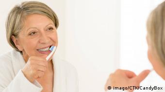 Καλό βούρτσισμα δυο φορές την ημέρα με οδοντόκρεμα με ιόντα φθορίου 
