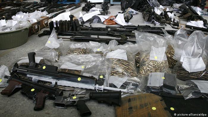 Dezenas de armas e muniÃ§Ãµes apreendidas por forÃ§as de seguranÃ§a do Rio de Janeiro