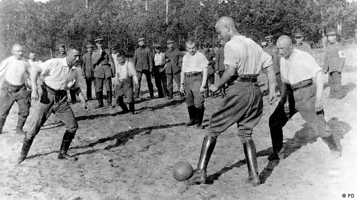 Erster Weltkrieg deutsche Soldaten spielen Fußball