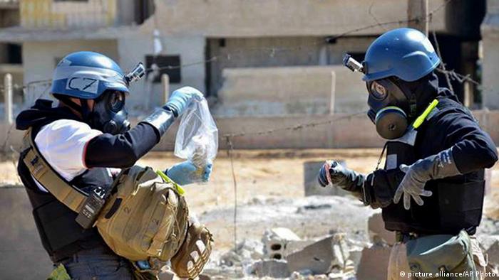 Chemiewaffen Inspektoren in Syrien (picture alliance/AP Photo)