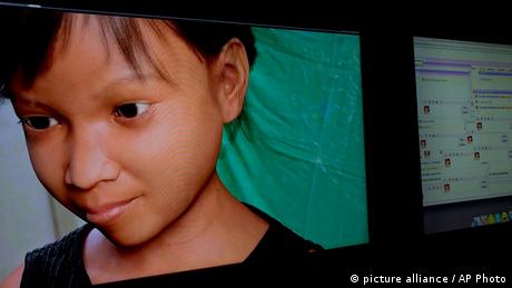 Un ejemplo de simulación con inteligencia artificial para detectar y perseguir a pedófilos en internet: Sweetie, una niña de 10 años, generada artificialmente en Filipinas.