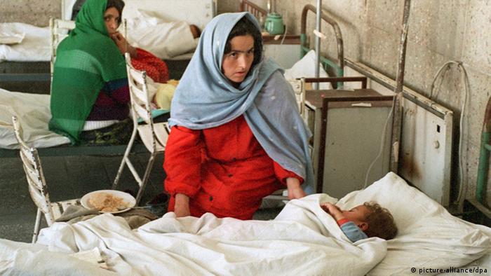Kranke Frauen in Afghanistan (picture-alliance/dpa)