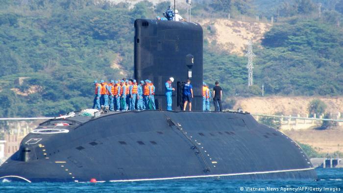 Vietnamese submarine at the port of Cam Ranh Bay 03.01.2014 (Vietnam News Agency/AFP/Getty Images)