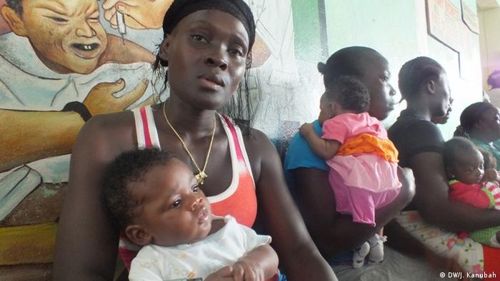 Liberia Catherine Browne mit Baby (DW/J. Kanubah)