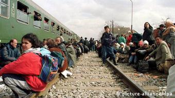 Bildergalerie Kosovo Krieg 15 Jahre 01.04.1999 Flüchtlinge (picture-alliance/dpa)