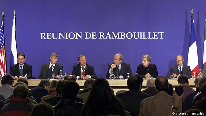 САЩ, Франция, Великобритания, Русия и Германия свикват конференцията в Рамбуйе, за да постигнат споразумение за автономията на Косово. Преговорите се провалят, защото сръбската страна не е готова на никакви компромиси.