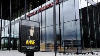 Poster for the play 'ANNE' in front of Theater Amsterdam, Copyright: picture alliance/AP Photo