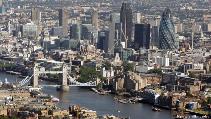  Luftaufnahme von London - Finanzdistrikt (picture-alliance/dpa) 