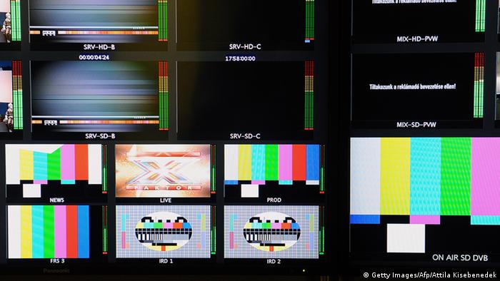 Monitors in a TV studio show a test image of color bars (Getty Images/Afp/Attila Kisebenedek)
