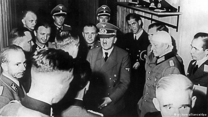 Непосредствено след атентата: Хитлер и хора от обкръжението му се укриват в бункер