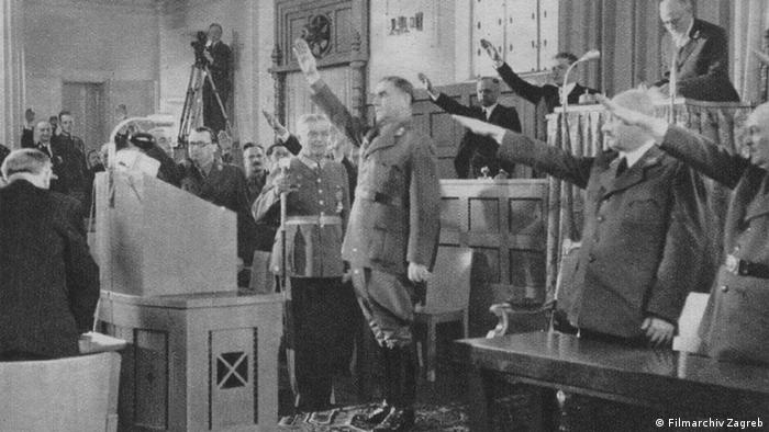 Ante Pavelić uz nacistički pozdrav u Saboru
