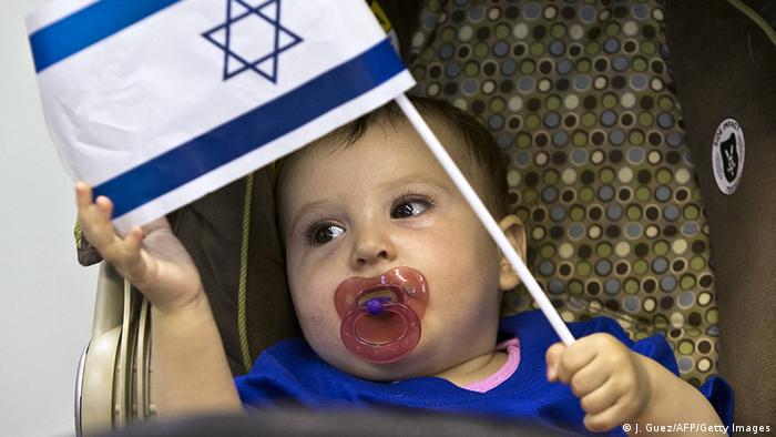 Baby holding an Israeli flag (J. Guez/AFP/Getty Images)