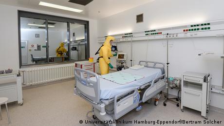 Isolierstation Uniklinik Hamburg-Eppendorf (Foto: Universitätsklinikum Hamburg-Eppendorf/Bertram Solcher) 
