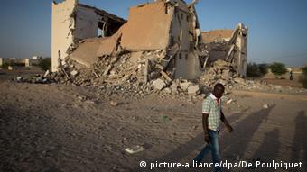 Zerstörung in Timbuktu (picture-alliance/dpa/De Poulpiquet)