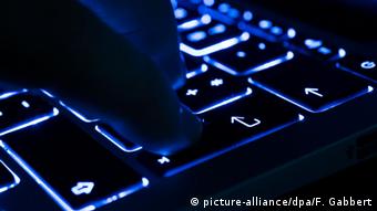 Symbolbild Internet Spionage (picture-alliance/dpa/F. Gabbert)